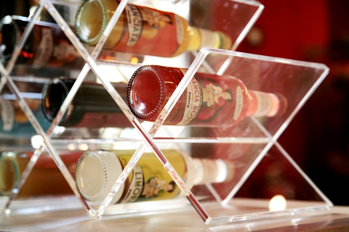 espositore porta bottiglie in plexiglass