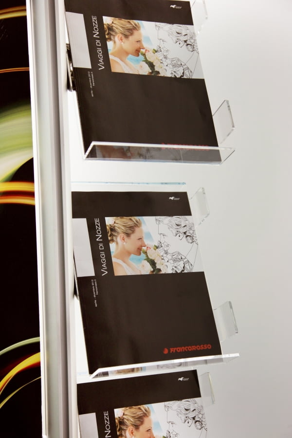 porta cataloghi in plexiglass