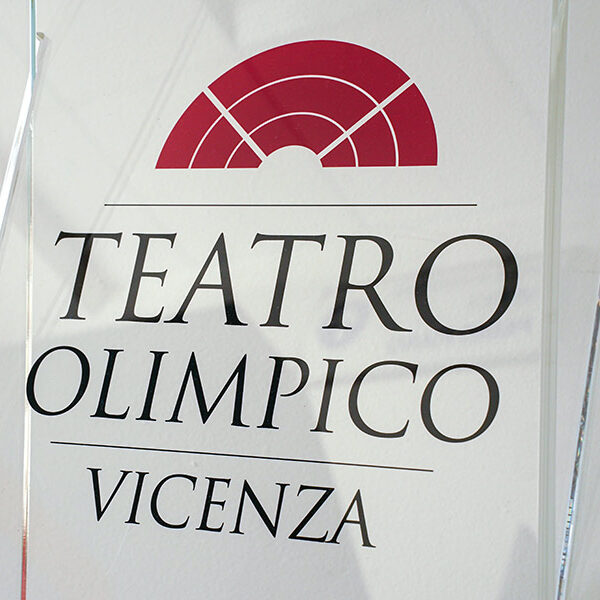 leggio in plexiglass personalizzato