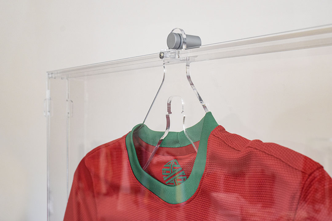 teca in plexiglass per maglie