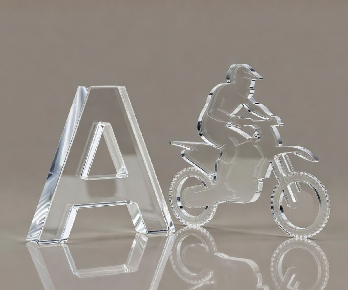 lettere e forme speciali in plexiglass