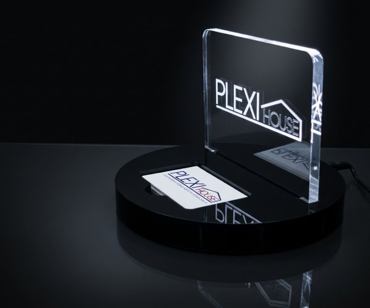porta biglietti da visita in plexiglass a LED